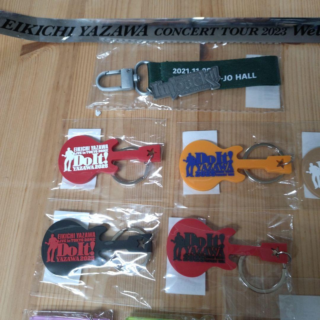 矢沢永吉コンサート会場限定キーホルダーなど おまけ　銀テープ　プレートなど