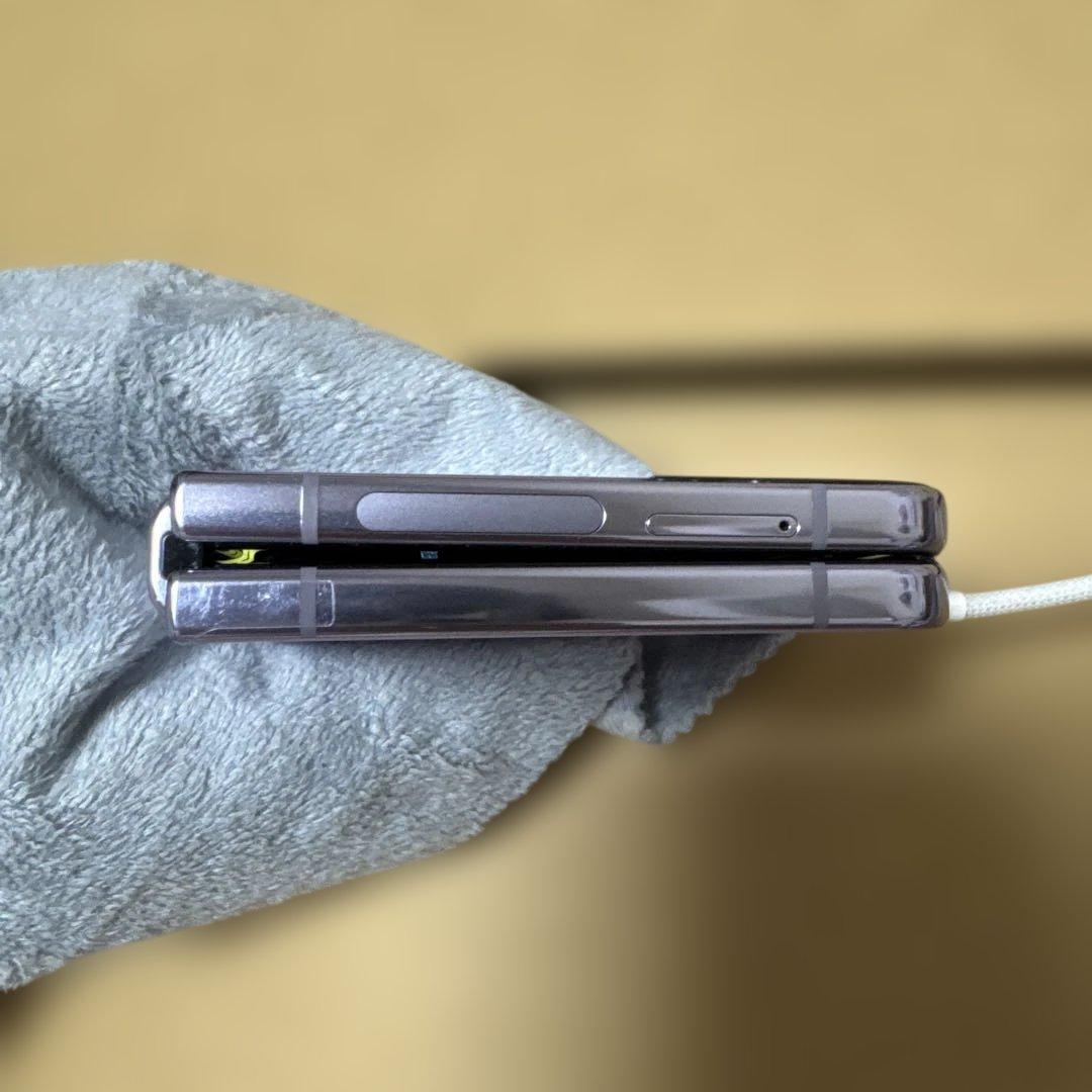 Galaxy Z Flip4 ボラパープル