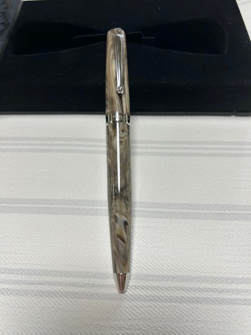 【新品・未使用】DELTA ボールペン インテッサ 　アイボリー