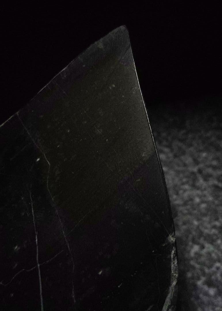 ★翡翠原石★幻の翡翠【秩父ブラックネフライト磨き407ｇ】