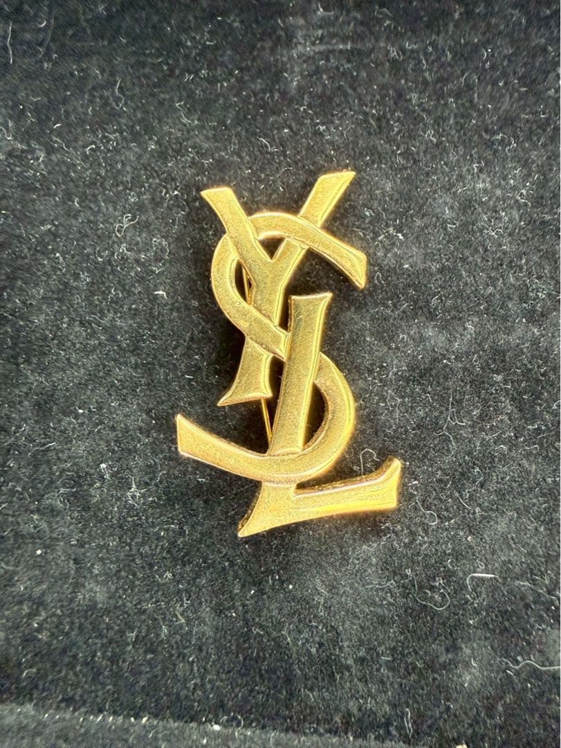 YVES SAINT LAURENT イブサンローラン ブローチ ロゴ 金色