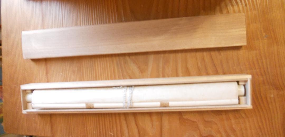 掛け軸 芳水 彩色山水 絹本 希少 軸装 茶道具 掛軸 美品 です。