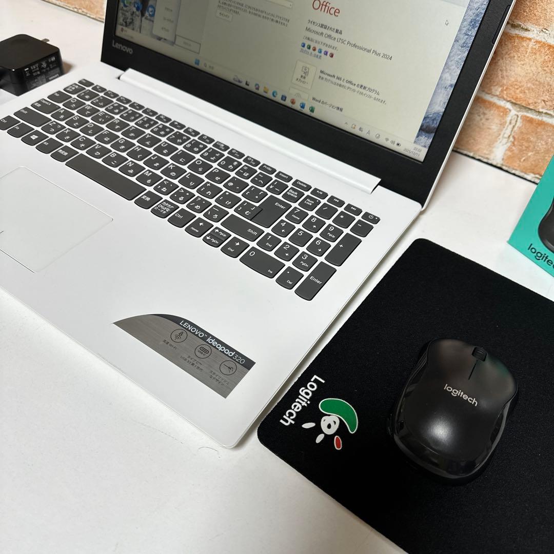 美品　LENOVOノート PC ホワイト　高速起動SSD Windows 11