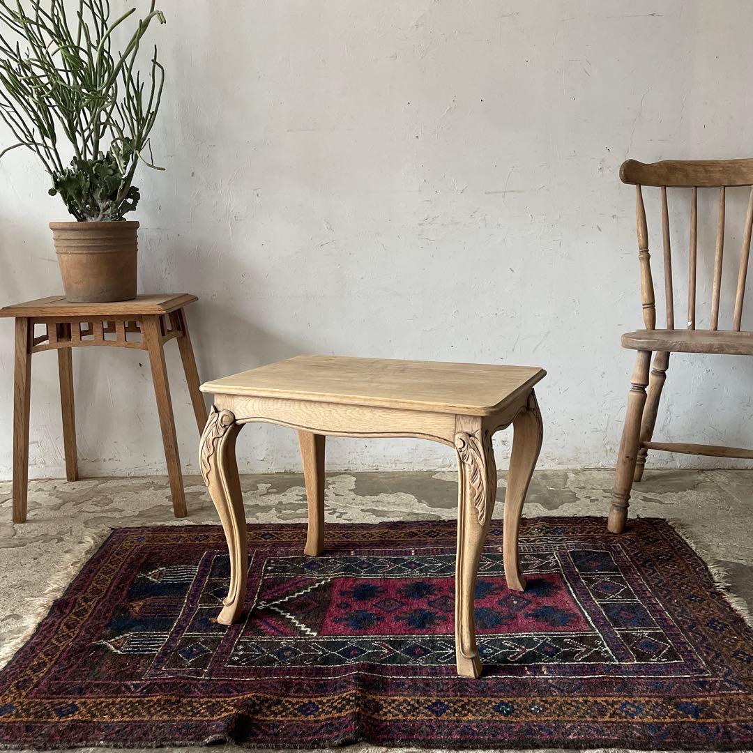 ビンテージ　　サイドテーブル ベッドサイドテーブル　猫脚　剥離