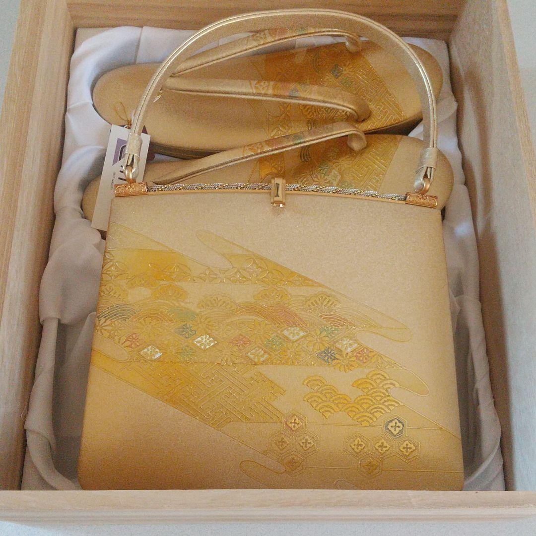 草履 と バッグ のセット 金色 木箱入り 送料込み　　未使用品