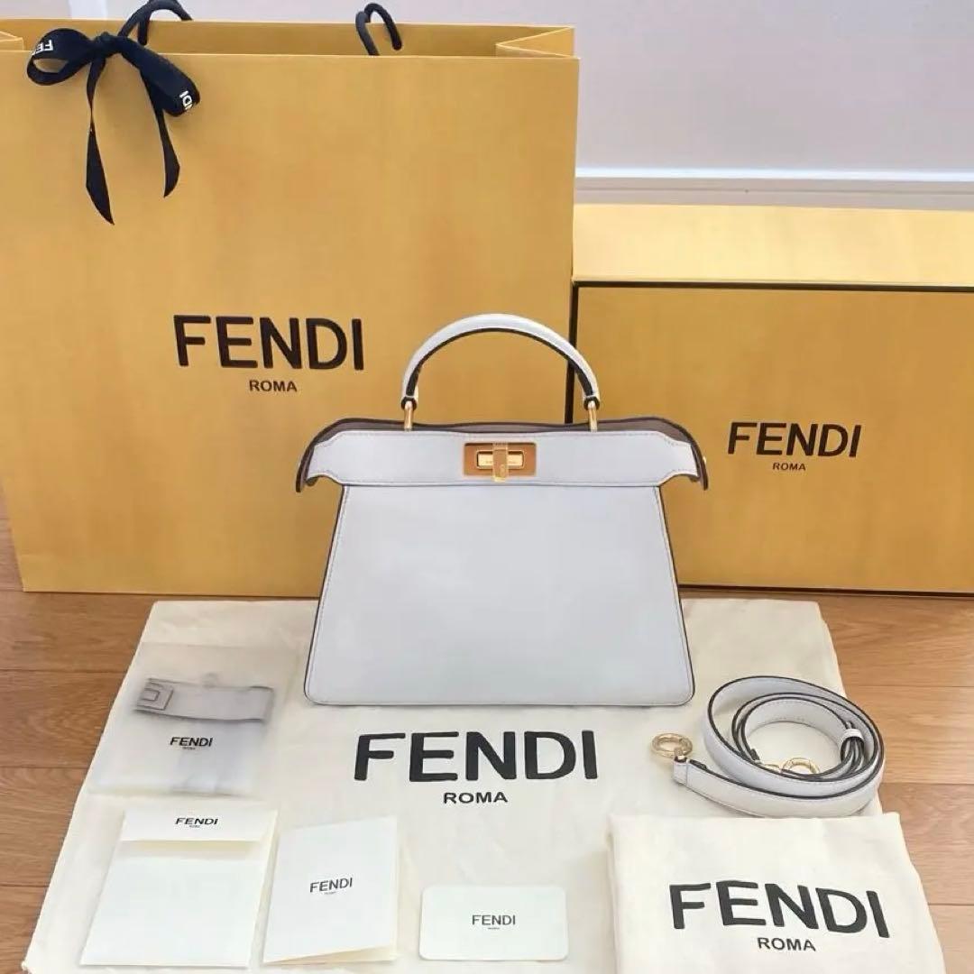 FENDI フェンディ ピーカブー アイシーユー スモール ミニ 白 ホワイト
