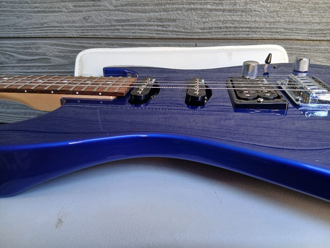 Charvel エレキギター (ブルー) ESPケース付き