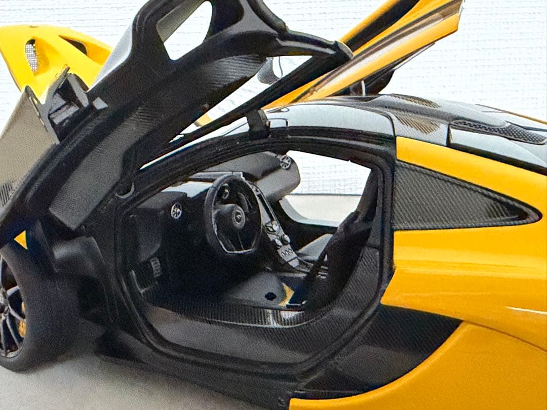 ミニカー AUTOart 1/18 MacLaren P1