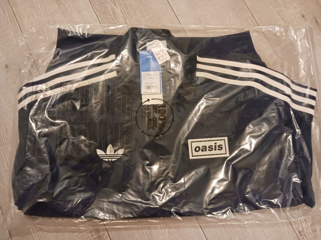 adidas oasis ジャケット 東京ライブ25 Mサイズ　新品未開封
