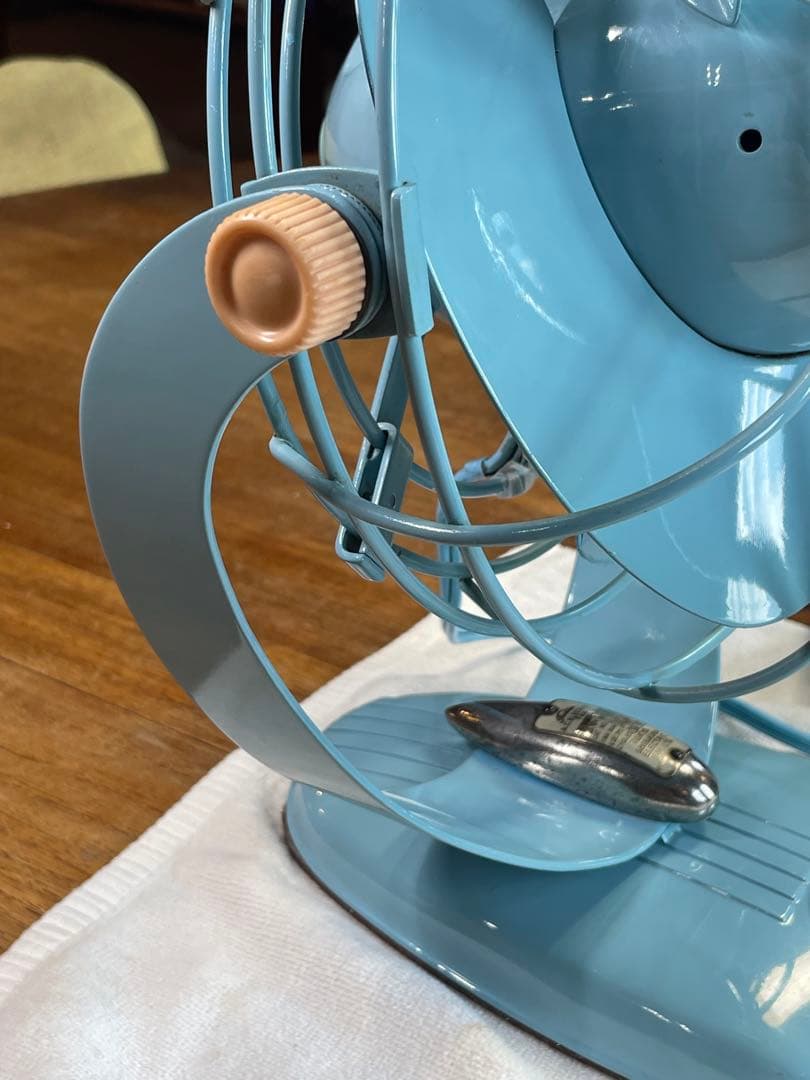 Toshibaレトロ扇風機　陽に向かう燕・向日葵のイメージデザインecoで涼しく