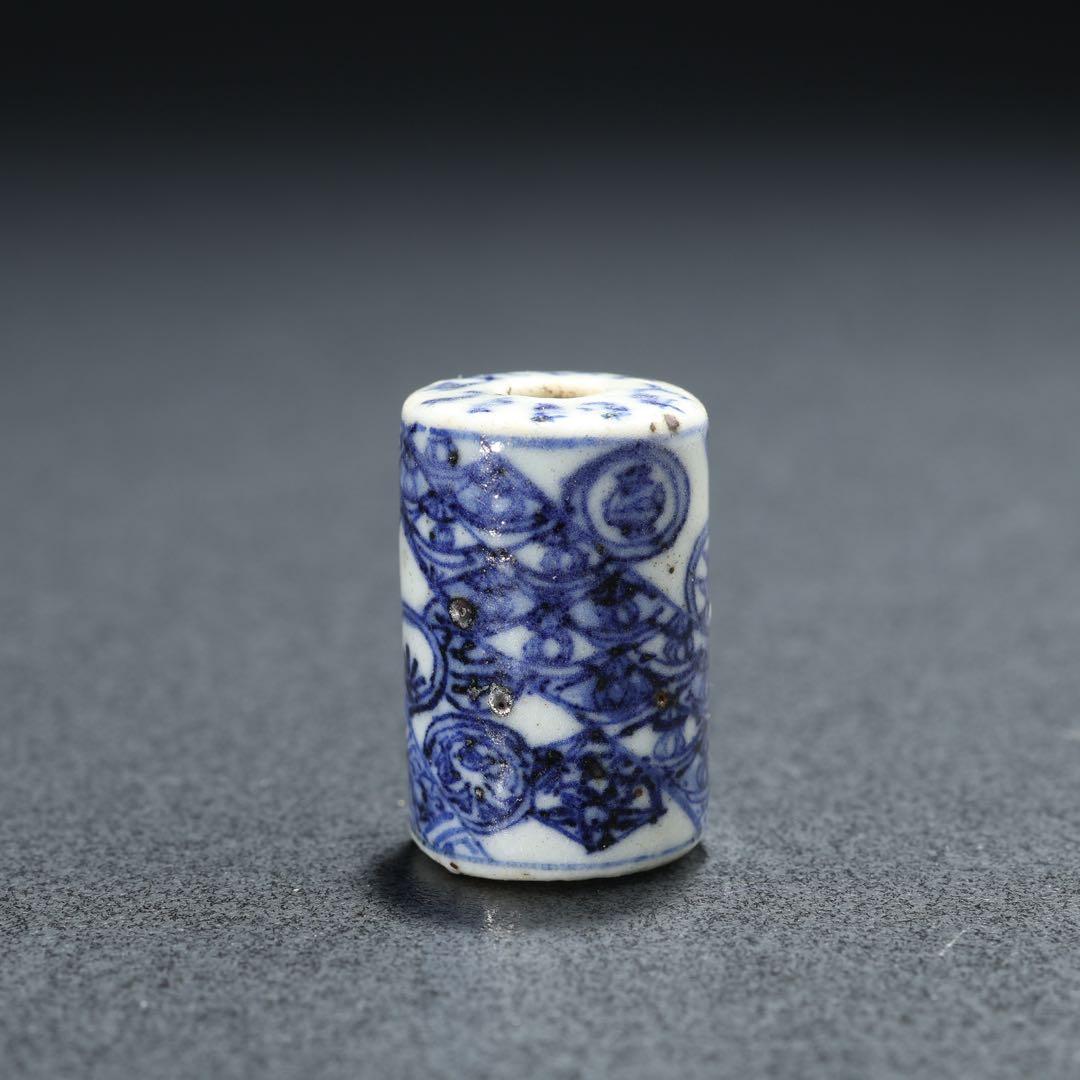 緒締玉　管玉形　染付家紋尽くし　陶磁器　骨董　R1432