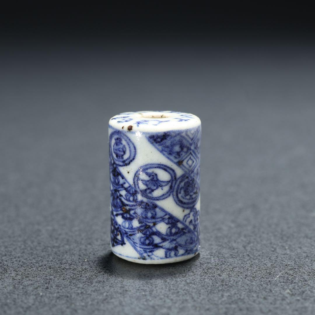 緒締玉　管玉形　染付家紋尽くし　陶磁器　骨董　R1432