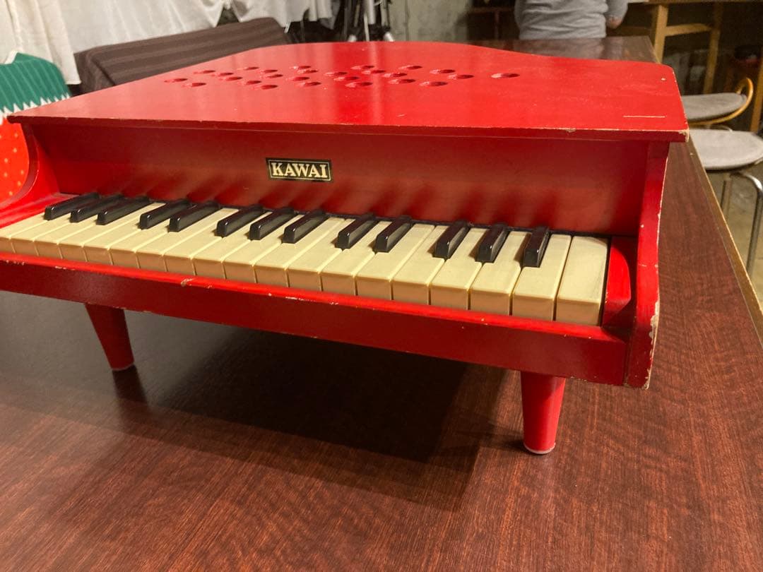 KAWAI 赤いミニピアノ