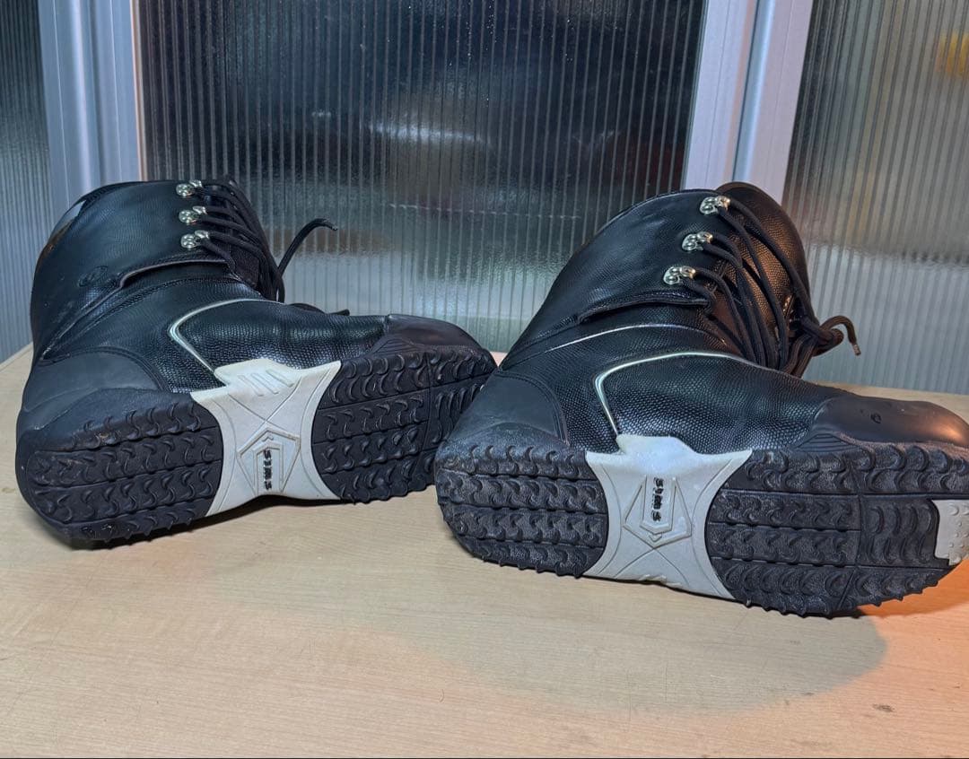 状態良好なブラックSIMSプロ仕様スノーボードブーツ、サイズ30CM