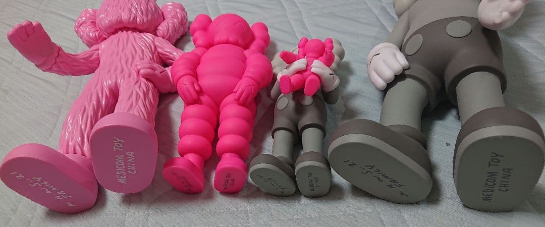 カウズ KAWS FAMILY PINK ファミリー 開封済み 中古品