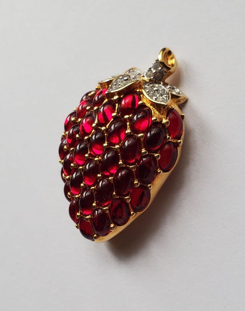 ヴィンテージ　SWAROVSKI　スワロフスキー　イチゴ　ブローチ　ジュエリー