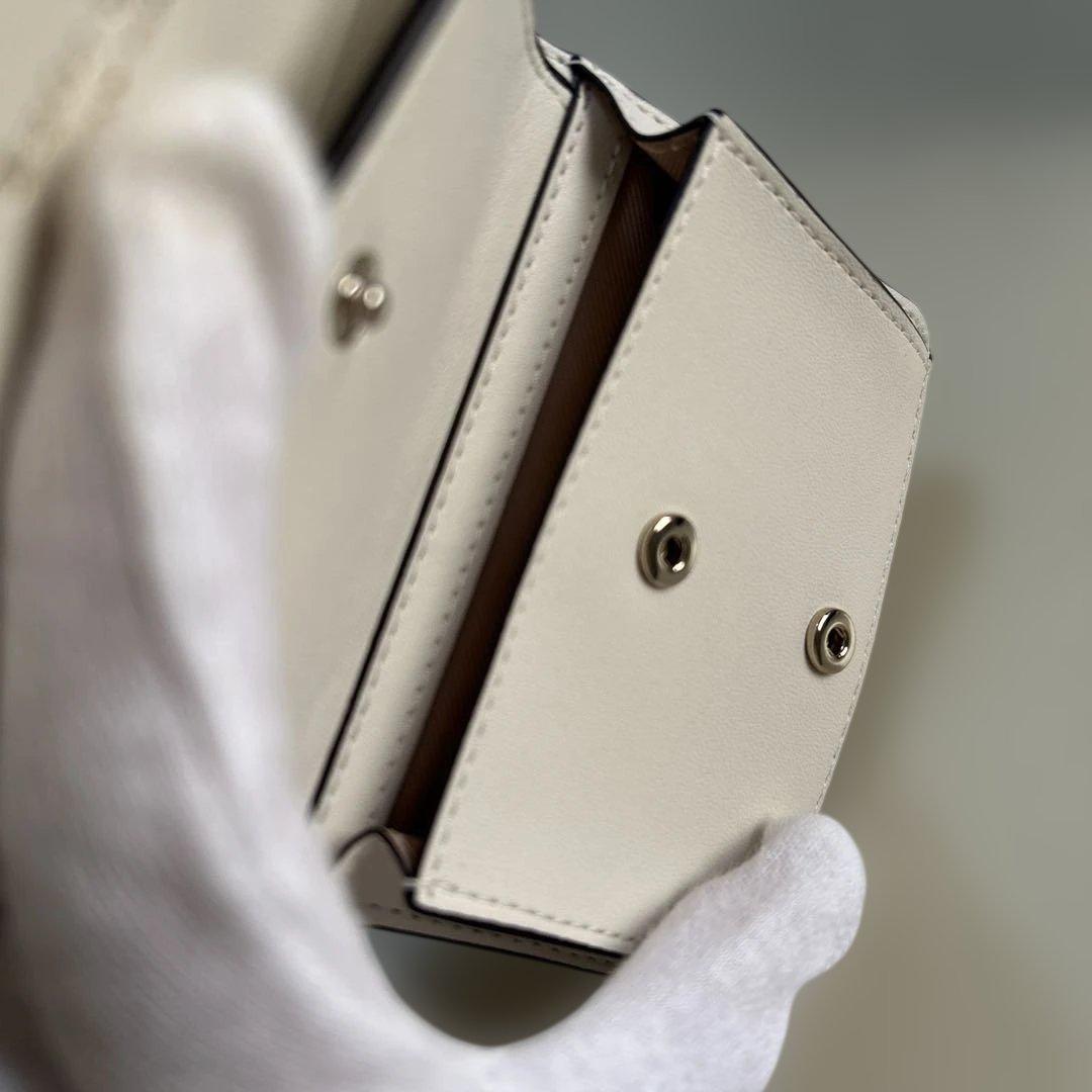 再値下げ‼️kate spade 二つ折り財布 ケイトスペードニューヨーク