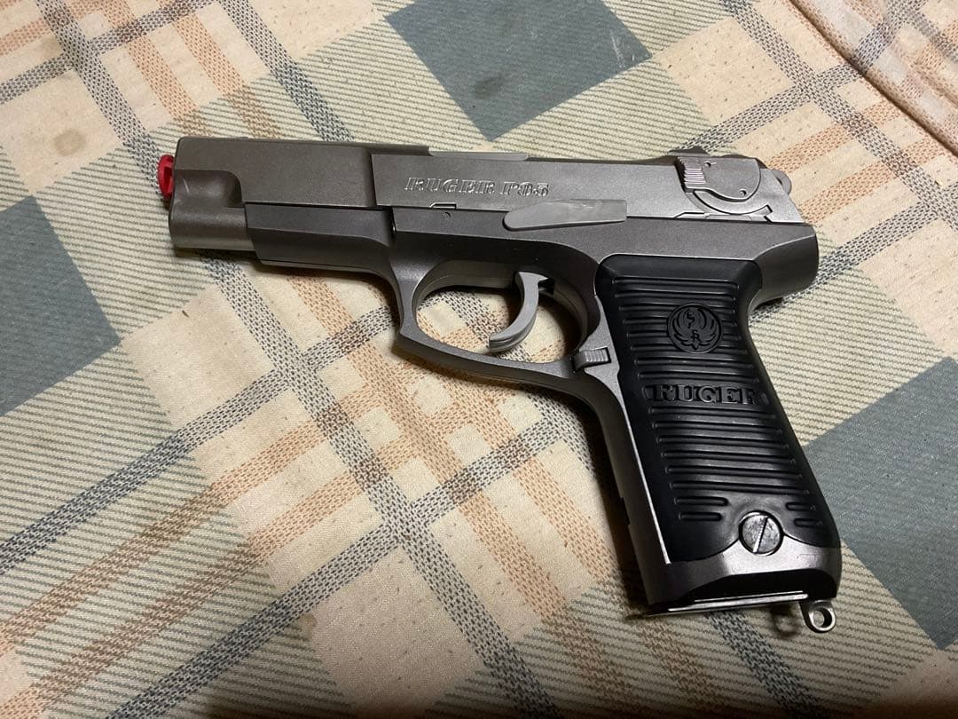 ルガーP85。東京マルイ　プラスチック製エアガン。銃口ゴム付き／【付属品欠品】