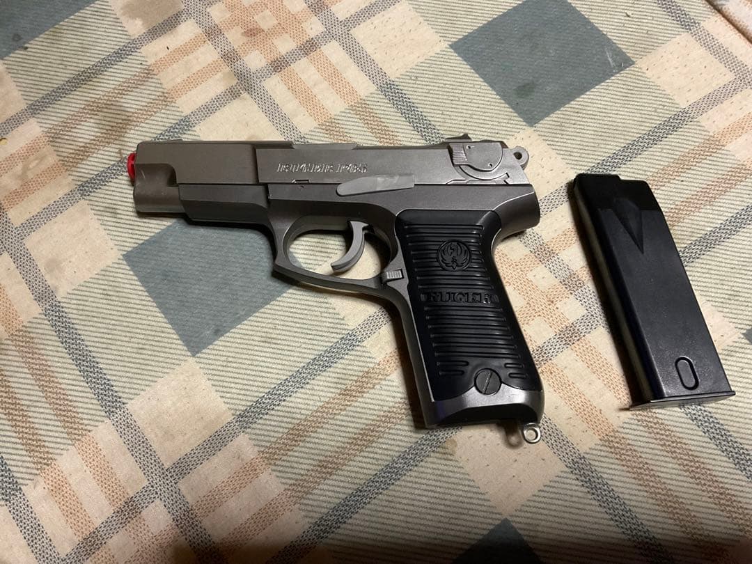 ルガーP85。東京マルイ　プラスチック製エアガン。銃口ゴム付き／【付属品欠品】