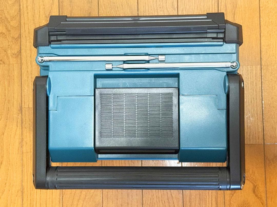 【なつ】マキタ 充電式ラジオ付 テレビ TV100