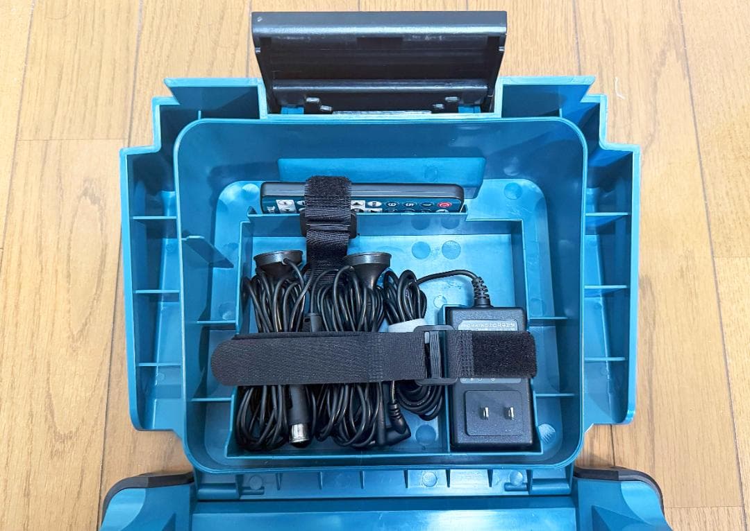 【なつ】マキタ 充電式ラジオ付 テレビ TV100