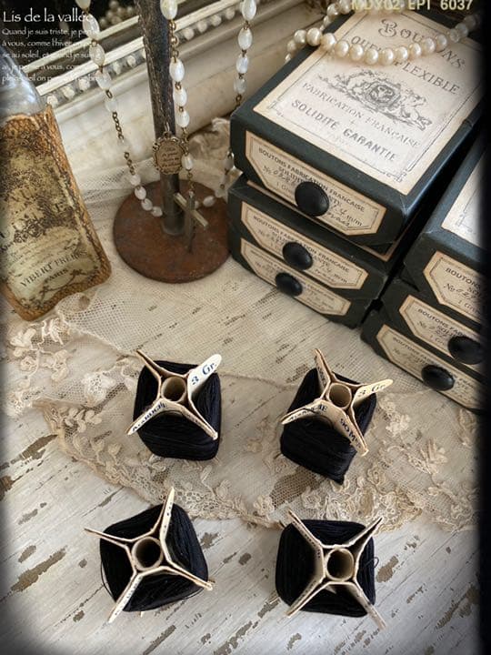 フランスアンティーク　立体糸巻き　noir.。.:⋈*