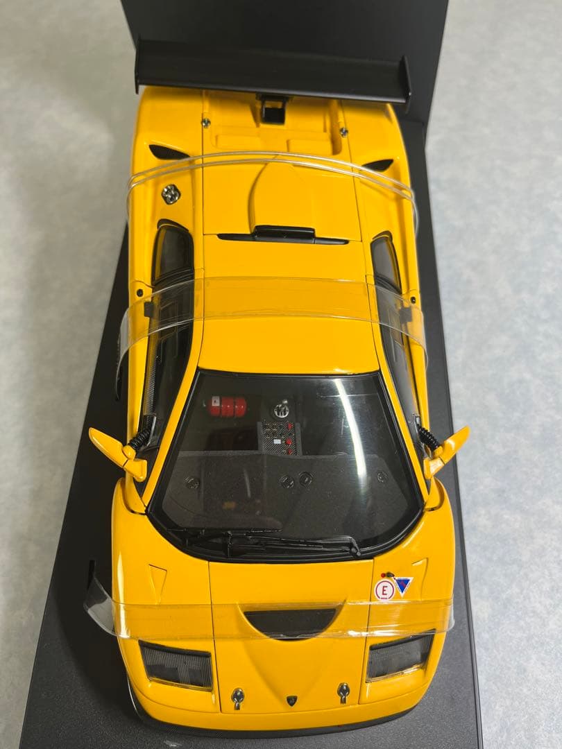 オートアート　ディアブロ　GTR スケール1/18 Diablo 黄色