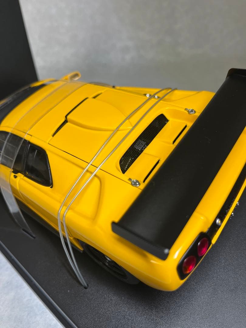 オートアート　ディアブロ　GTR スケール1/18 Diablo 黄色