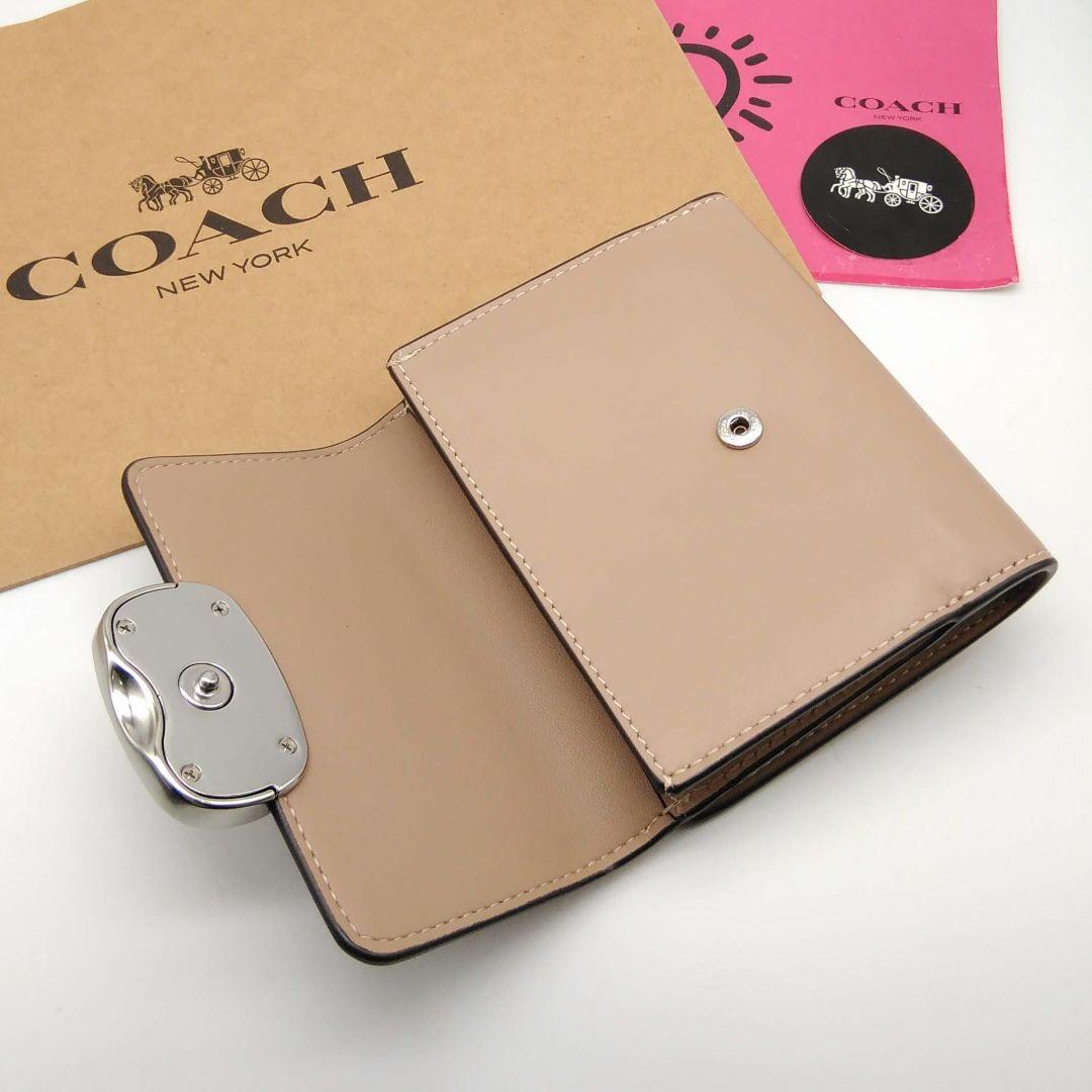 新品　COACH　折り財布　レディース