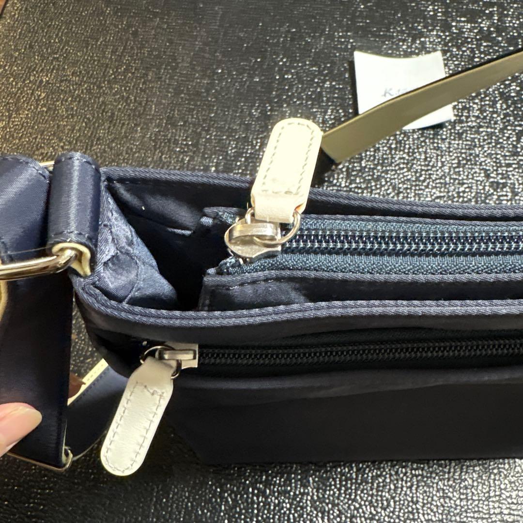 キタムラ　ナイロンショルダーバッグ　ネイビー