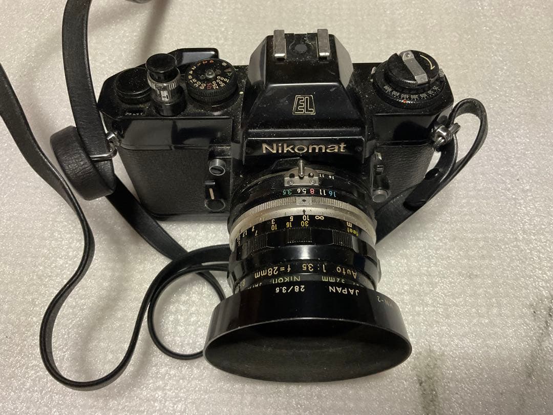 NIKOMAT・EL。一眼レフカメラ。ナショナルPE-32Sフラッシュ付き。