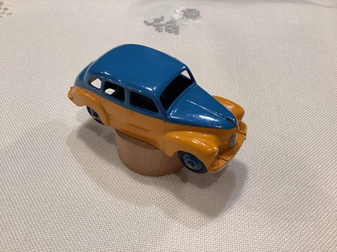 オールドディンキートイズ　Austin Devon ミニカー