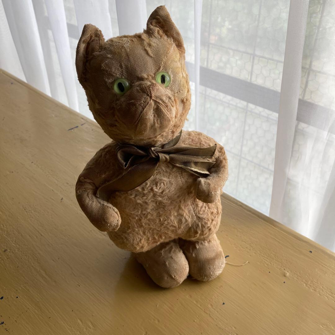 フランス　アンティーク　ベージュの猫のぬいぐるみ