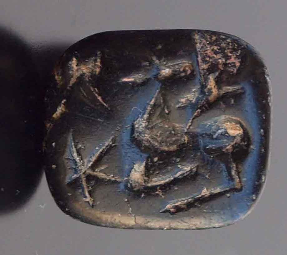 艶のある角型黒曜石に星と鹿を刻む、孔と取っ手付きスタンプ印章　古代近東印章事情