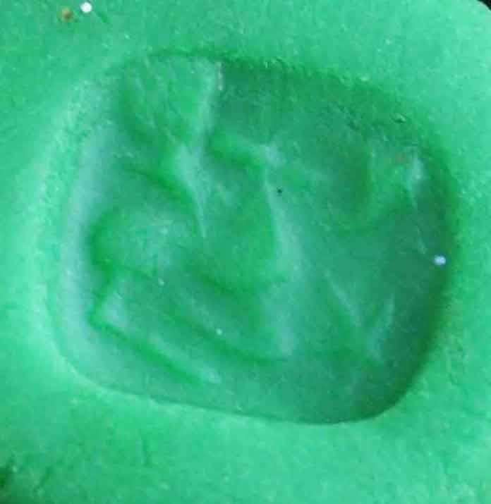 艶のある角型黒曜石に星と鹿を刻む、孔と取っ手付きスタンプ印章　古代近東印章事情