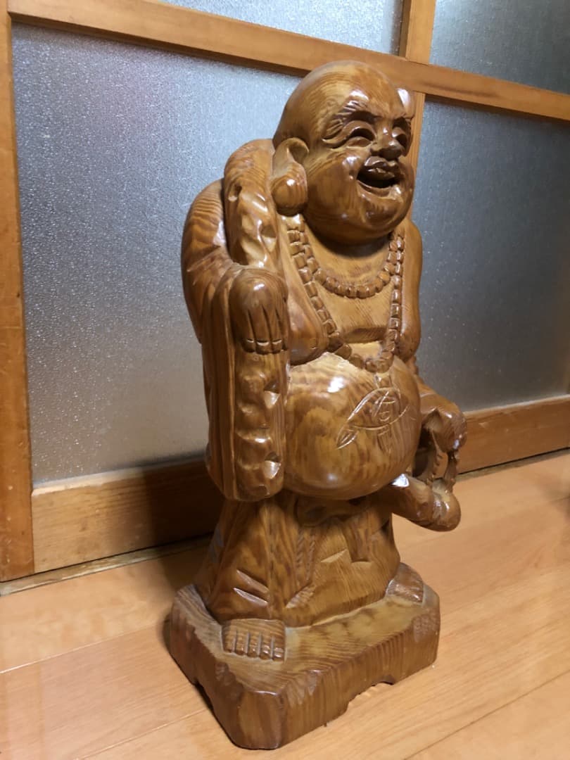 布袋尊の木の彫り物