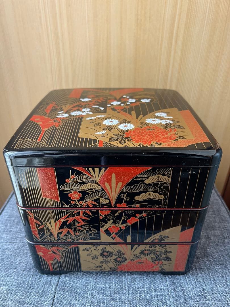 漆器重箱 3層 ❣️花柄 黒金　おせち　お正月　イベント　パーティ〜❣️ お菓子　和