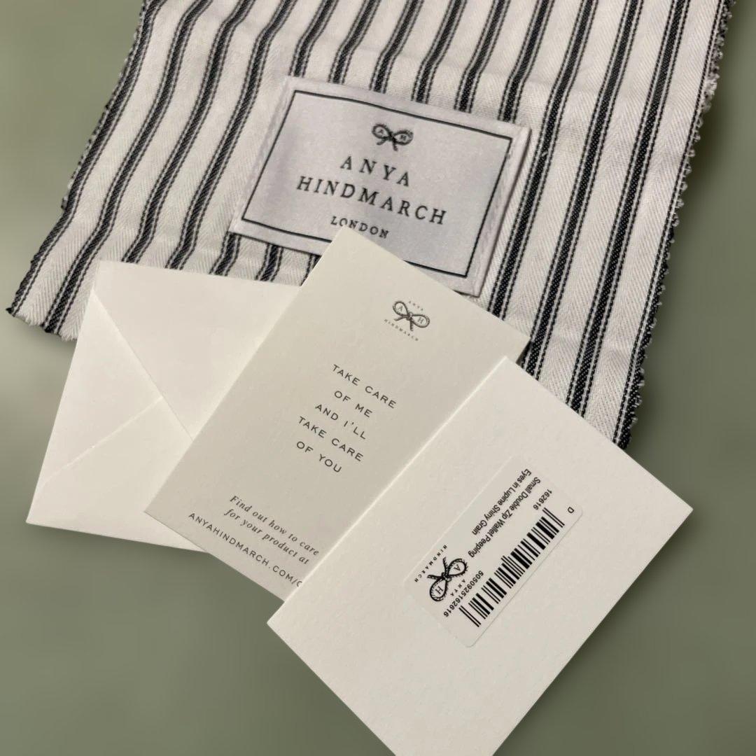 ANYA HINDMARCH アニヤハインドマーチ 二つ折り財布