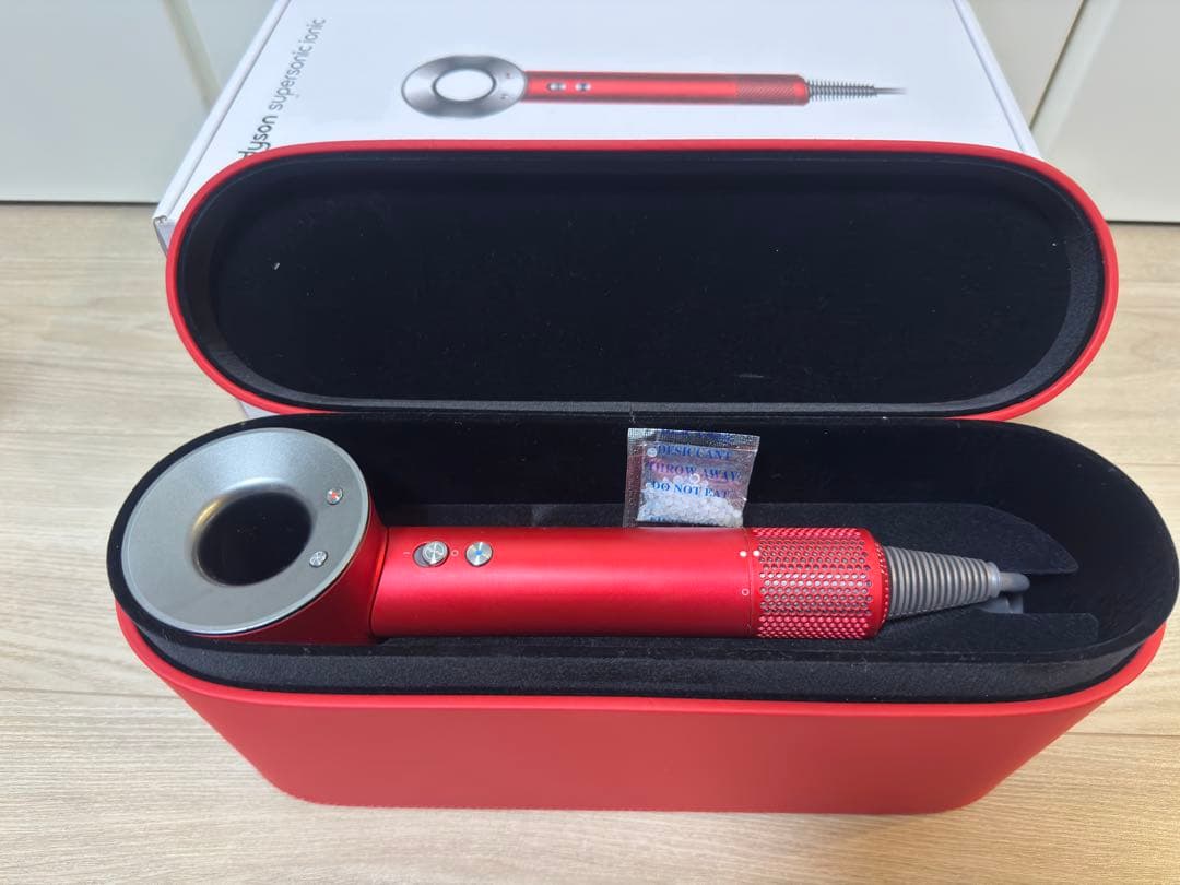 ダイソン　ドライヤースーパーソニック　限定カラー