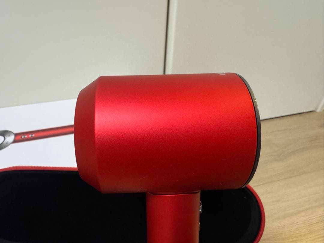 ダイソン　ドライヤースーパーソニック　限定カラー