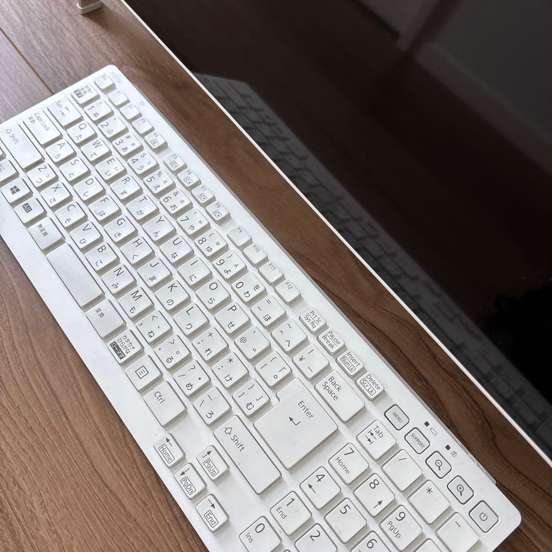 ディスプレイ本体とキーボード　マウスセット