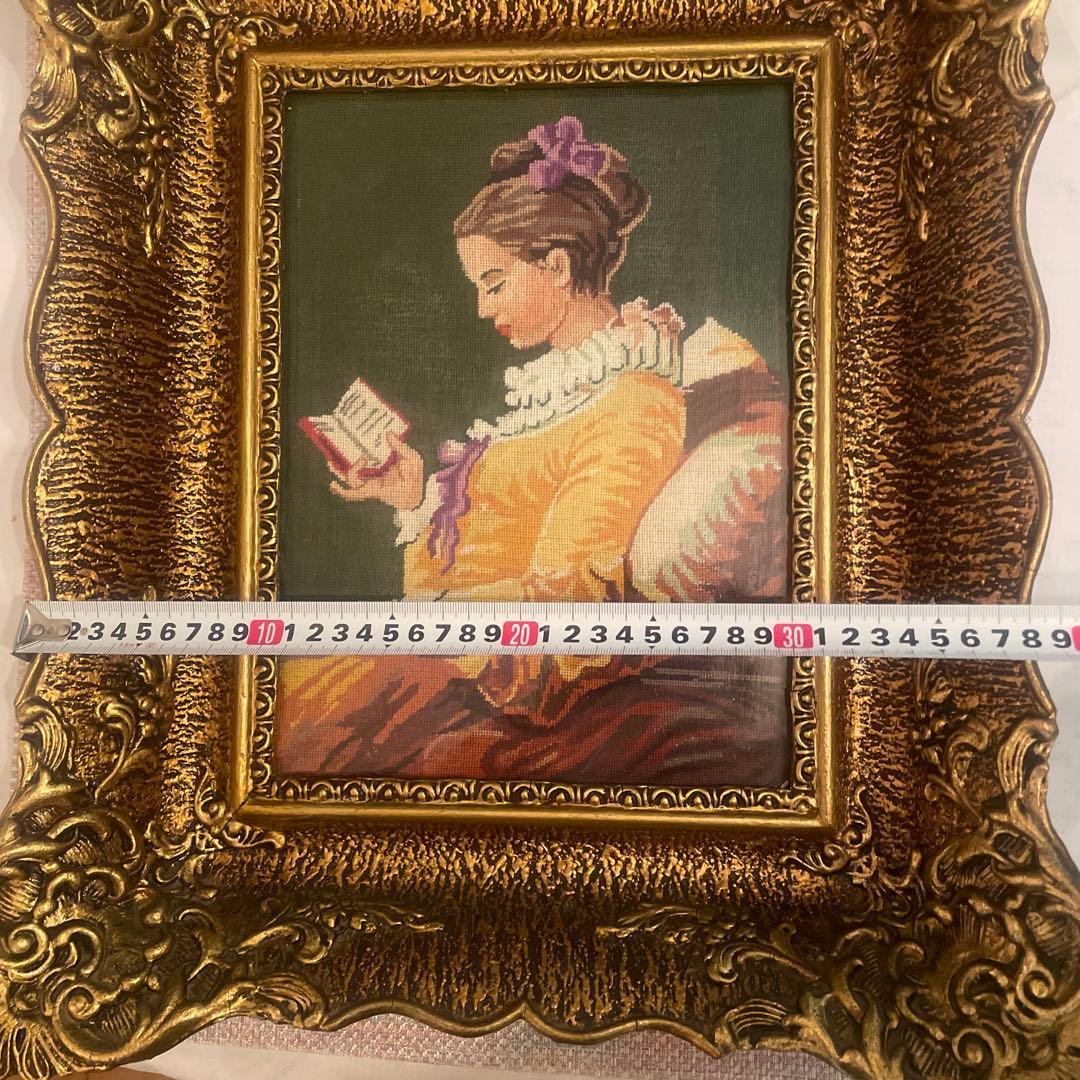 “読書する娘”の絵画 金色フレーム付き