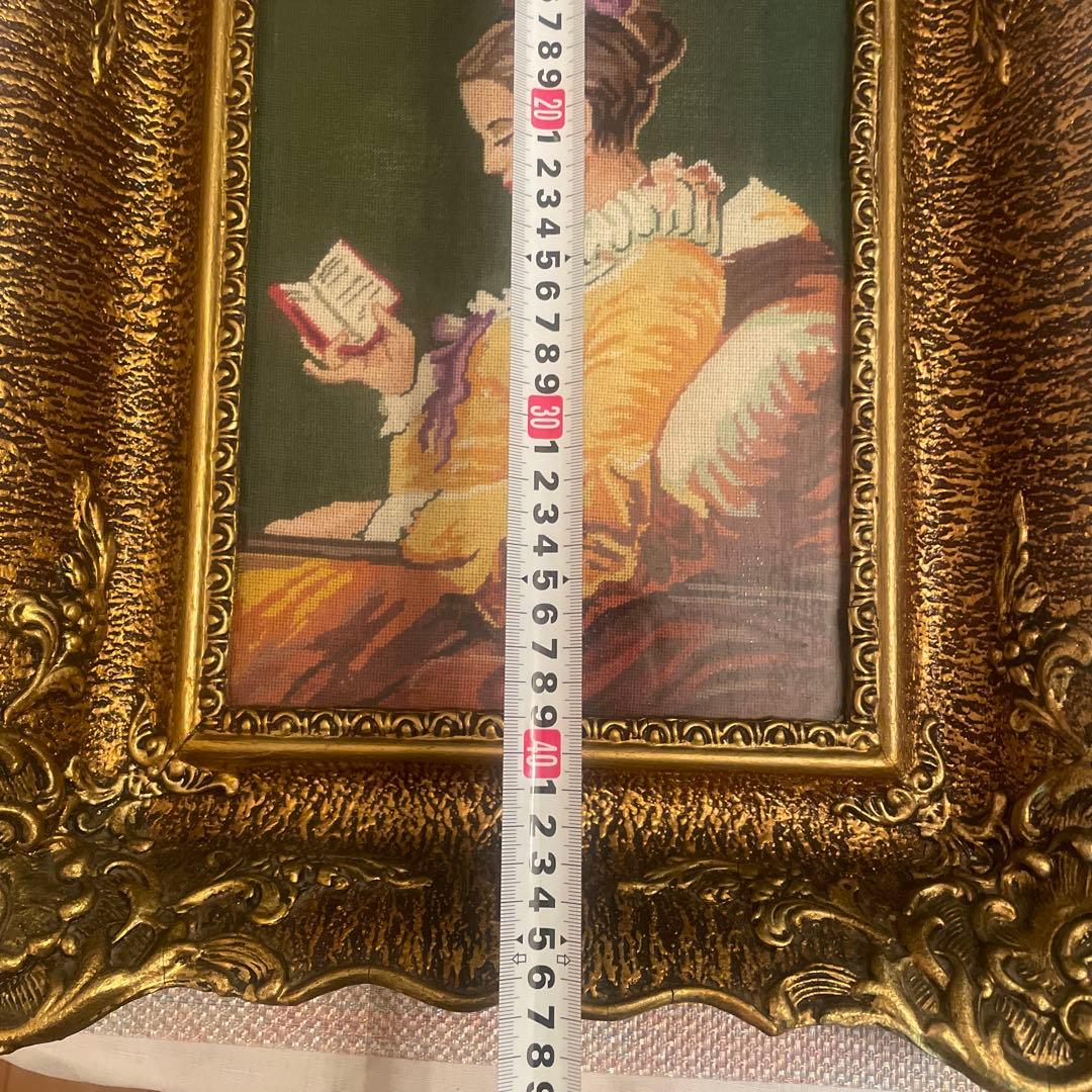 “読書する娘”の絵画 金色フレーム付き