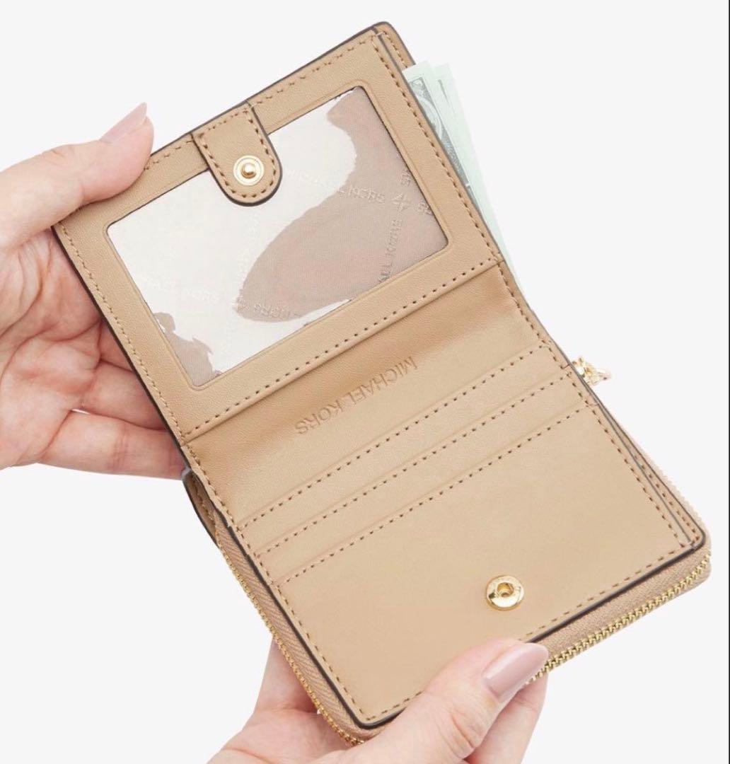 【新品】マイケルコース　二つ折財布　ジップ チャーム ウォレットミディアム
