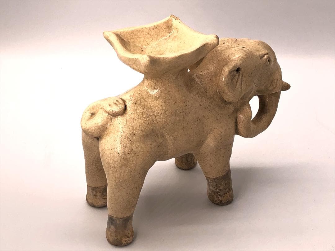 【 南洋陶磁 】　白釉象　宋胡禄/サンカローク　渡来品骨董　　L0317F