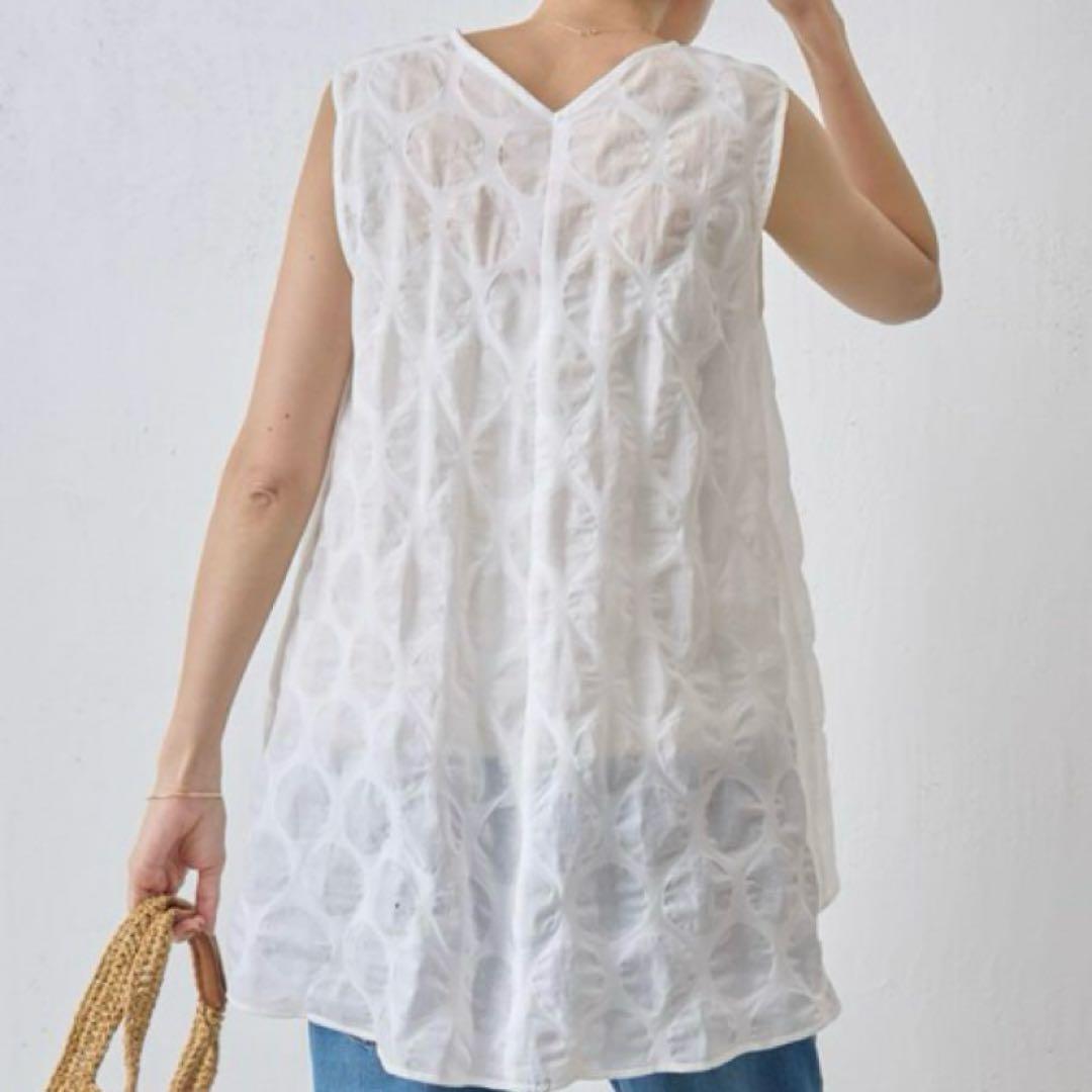 【最終価格】美品　BEARDSLEY ドットリップルノースリブラウス