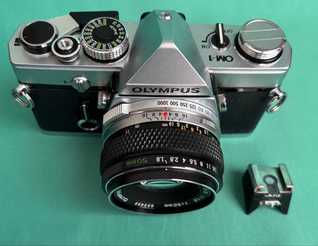 ★ OLYMPUS OM-1 (革ケース付)+ ★ 標準レンズ 50mm