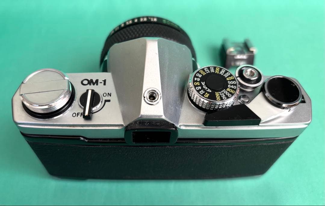 ★ OLYMPUS OM-1 (革ケース付)+ ★ 標準レンズ 50mm