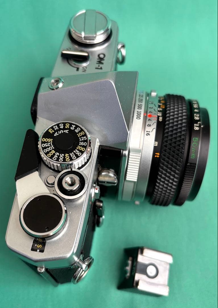 ★ OLYMPUS OM-1 (革ケース付)+ ★ 標準レンズ 50mm