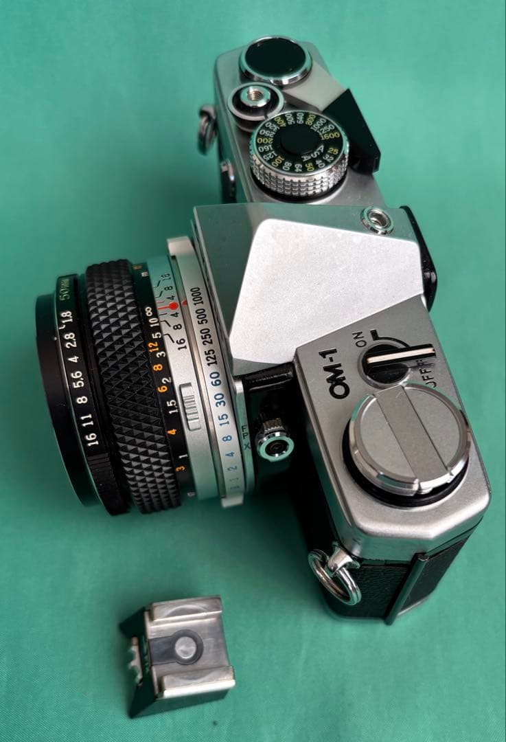 ★ OLYMPUS OM-1 (革ケース付)+ ★ 標準レンズ 50mm